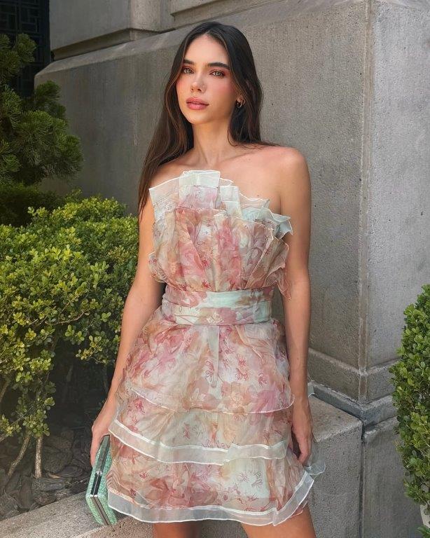 Agilitá Estampa florida_Barbara Bleichvel veste Fabulous Agilità_Crédito reprodução Instagram @agilitabrasil